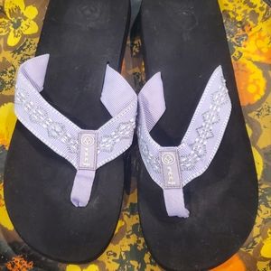 Reef like new thick flip flops